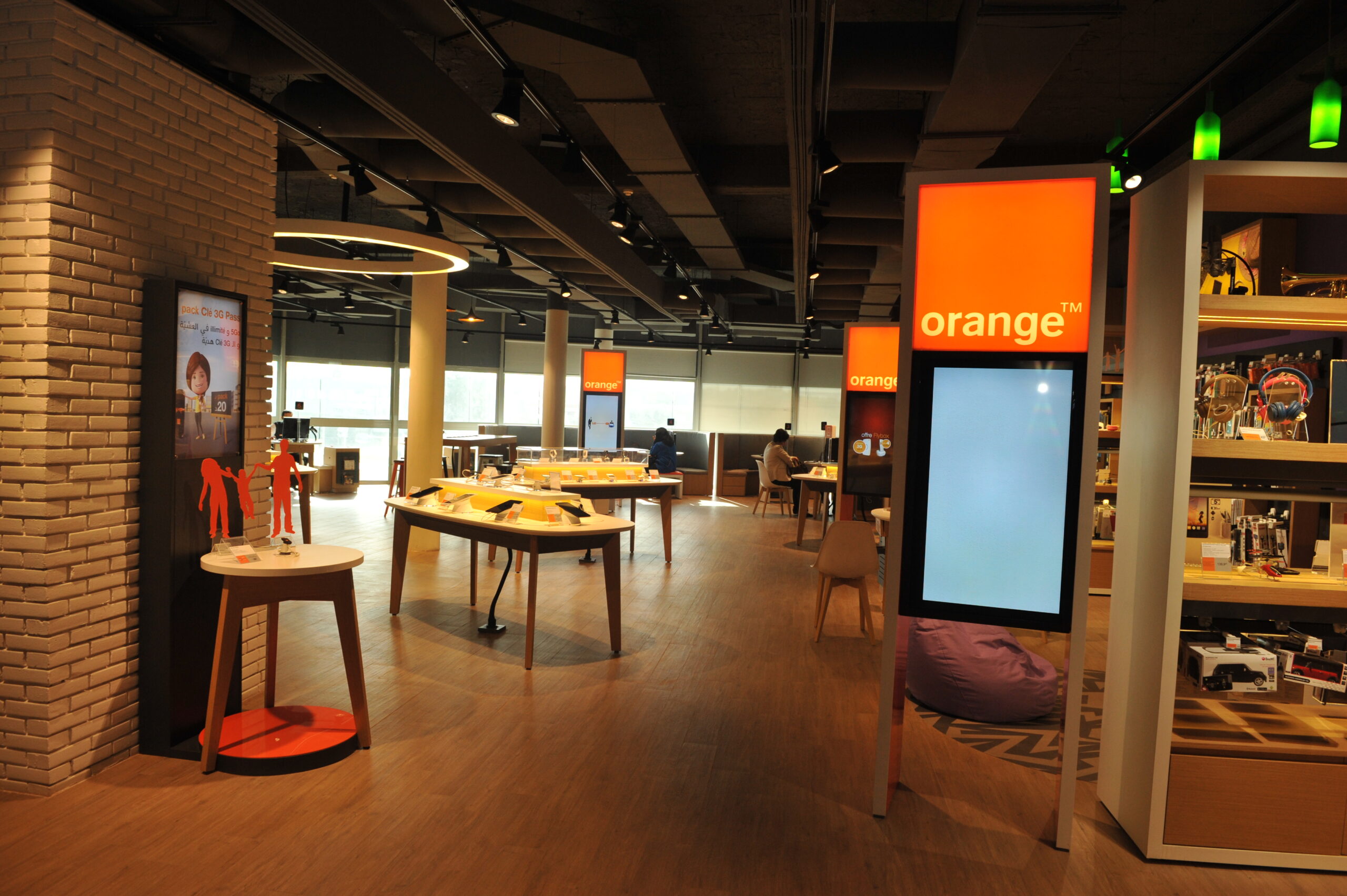 Agencement Orange publicom, stands tunisie, agencement commercial, communication visuelle, plv, enseignes, structures modulaires